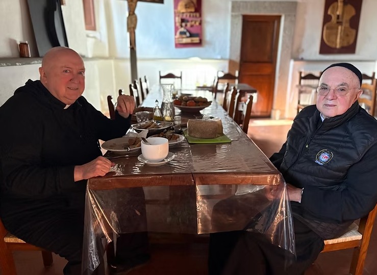 Arzobispo EXCOMULGADO Le Dice Al Papa No Soy Cismatico Y León XIV Habla De La FSSPX. Video con P Charles Murr y Luis Roman