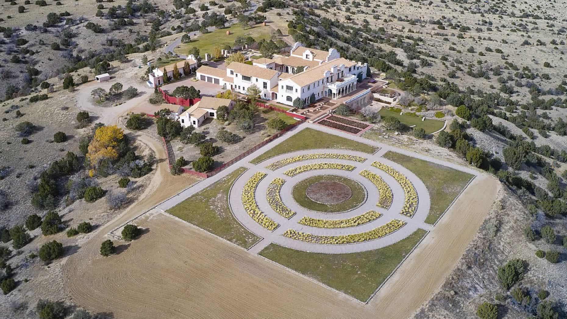 Sacerdote Exorciza Durante 3 Días El Rancho De Jeffrey Epstein | ¿Que fue lo que encontraron? (VIDEO)